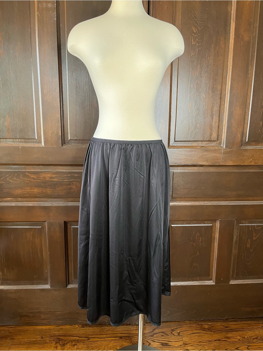 Vanity Fair Black Half Slip 28" Nylon Below Knee Midi 11-811 Women's XL
